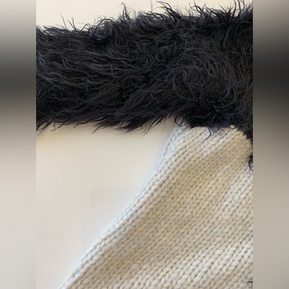 Noe & Zoe Face Sweater - Picture 3 of 5